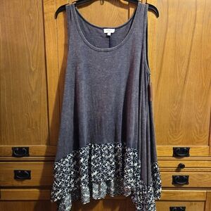 Umgee Women's Shark Bite Sleeveless Tunic Top with Patterned Hem Size Large New